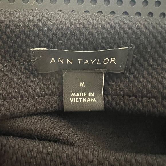 Gorgeous Black Square Neck Ann Taylor Top Medium - Picture 5 of 6
